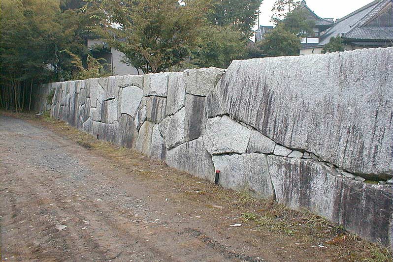 石積案内布積み、谷積み、乱積み、自然石石積み
